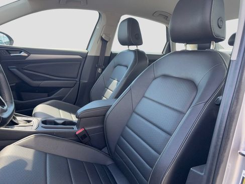 Used 2024 Volkswagen Jetta SE FWD image 10