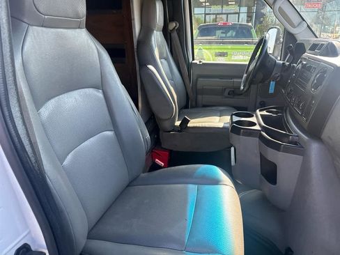 Used 2019 Ford E-350 and Econoline 350 Super Duty RWD image 18