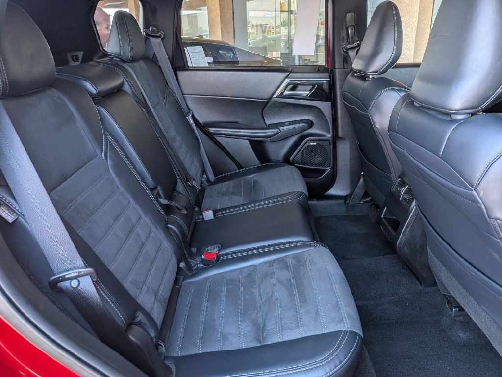 Used 2025 Mitsubishi Outlander SE AWD/4WD image 29