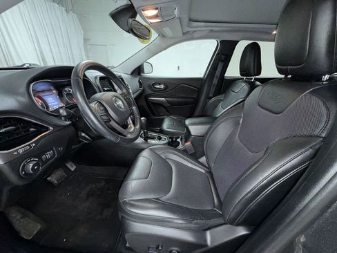 Used 2020 Jeep Cherokee Limited image 3