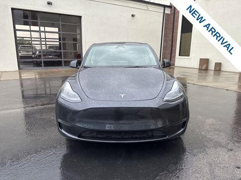 Used 2024 Tesla Model Y Long Range AWD/4WD image 2