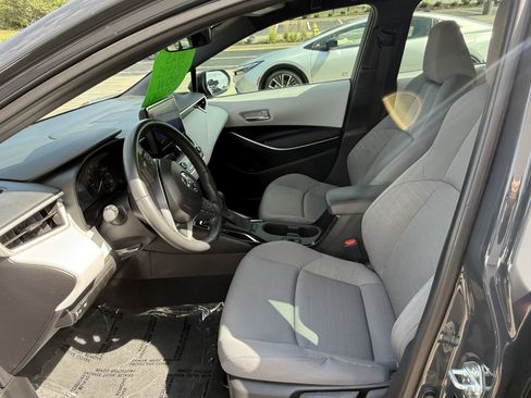 Certified 2025 Toyota Corolla SE FWD image 4