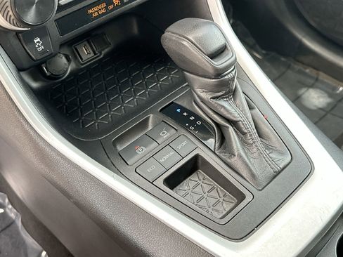 Used 2021 Toyota RAV4 LE image 14