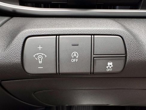 Used 2025 Hyundai Elantra SE FWD image 16