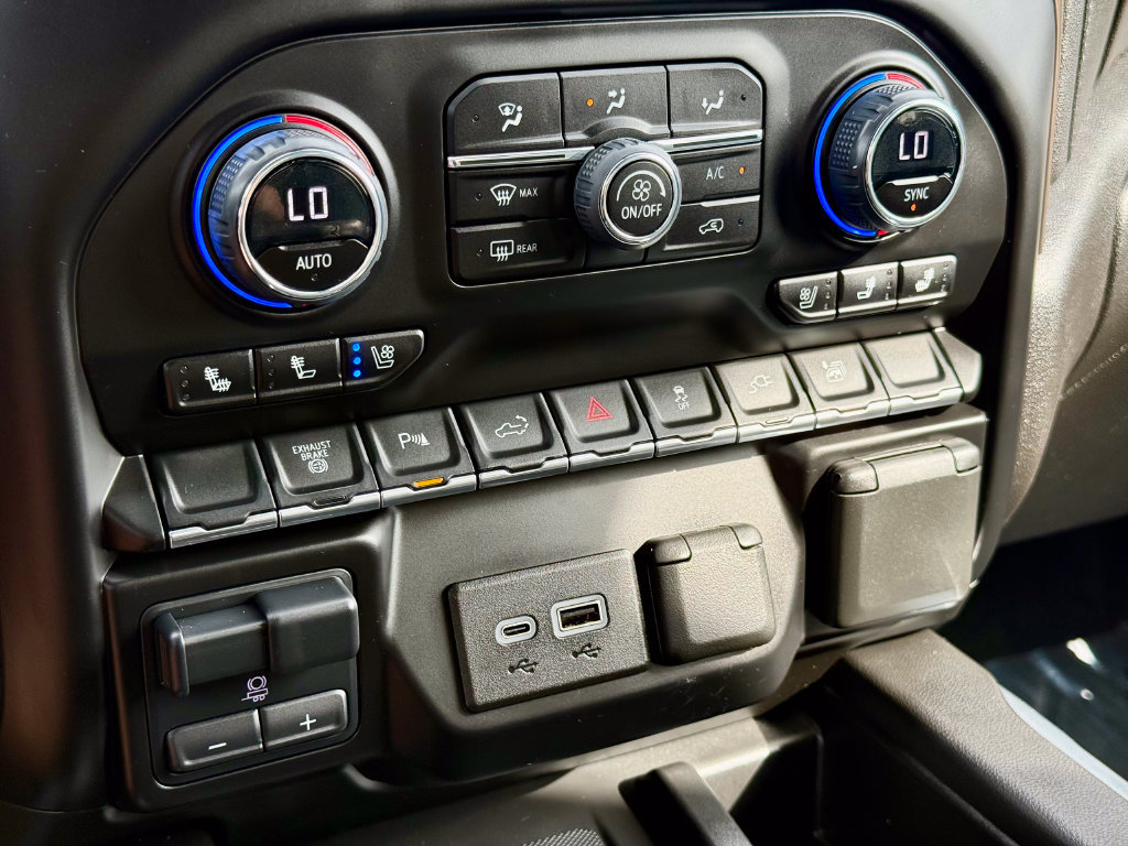 Used 2023 Chevrolet Silverado 2500 High Country AWD/4WD image 34