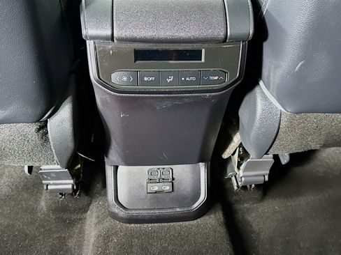Used 2023 Toyota Highlander XLE w/ Protection Package #3 (TMS) AWD/4WD image 26