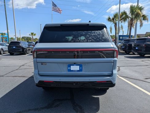 New 2027 Lincoln Navigator Reserve w/ Jet Appearance Package AWD/4WD image 5