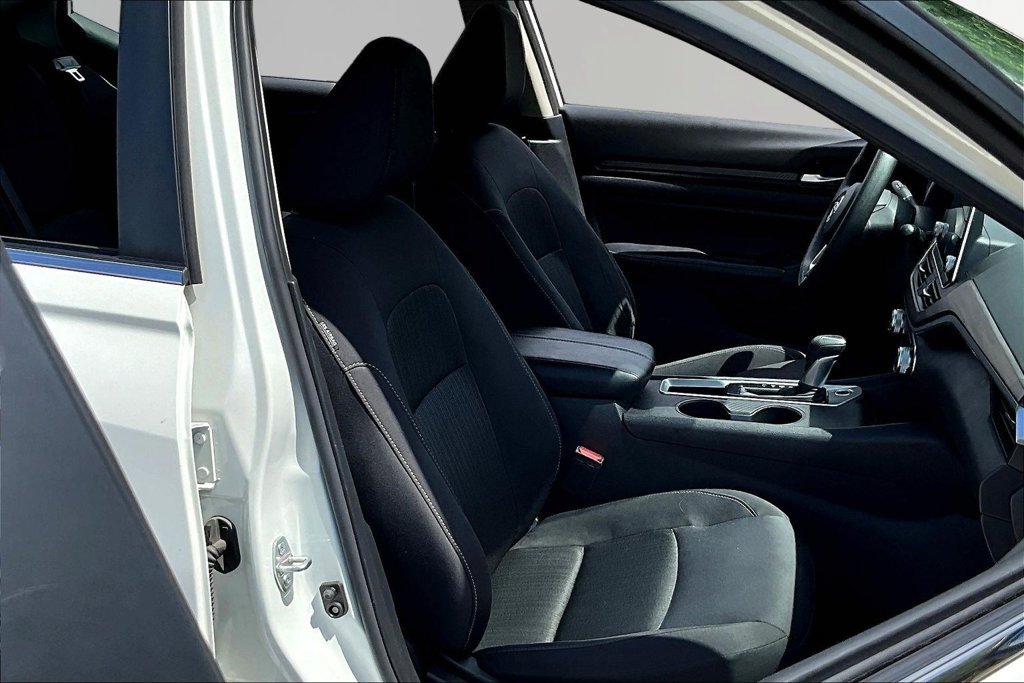 Used 2025 Nissan Altima 2.5 SV FWD image 28