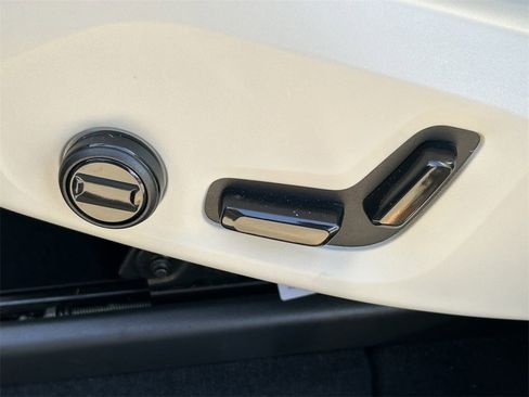 Used 2021 Volvo XC60 T5 Momentum w/ Protection Package Premier image 27