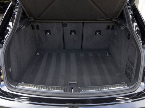 Certified 2022 Porsche Macan S AWD/4WD image 48