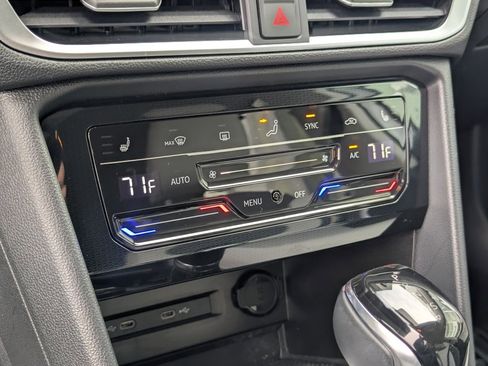 Used 2025 Volkswagen Taos SE image 20