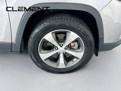 Used 2020 Jeep Cherokee Limited AWD/4WD image 35