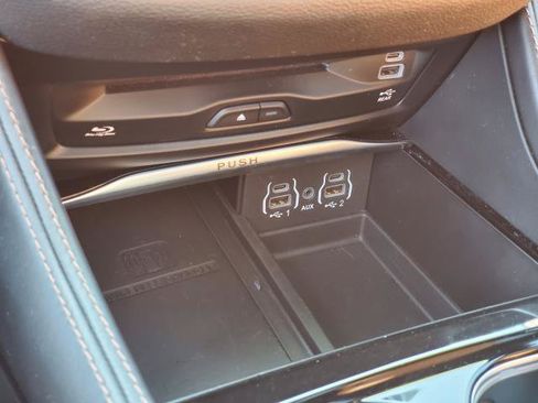 Used 2024 Chrysler Pacifica Pinnacle AWD/4WD image 19