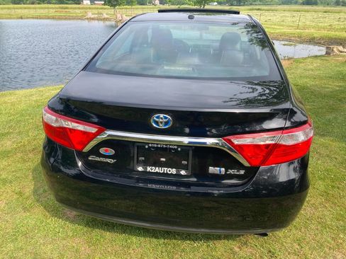 Used 2015 Toyota Camry XLE w/ Moonroof Package image 10