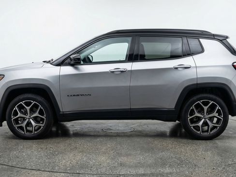 Used 2025 Jeep Compass Limited image 5