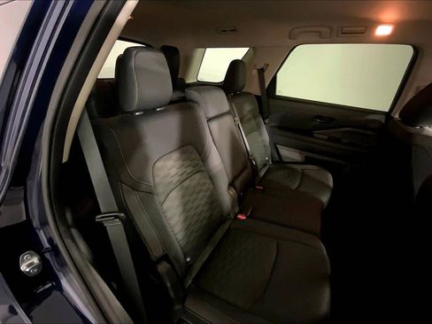 Used 2025 Nissan Pathfinder SV image 23