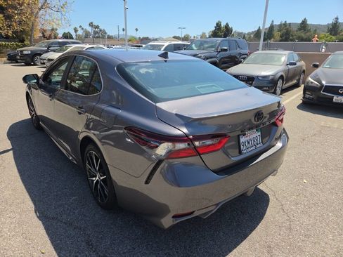 Used 2024 Toyota Camry SE FWD image 3