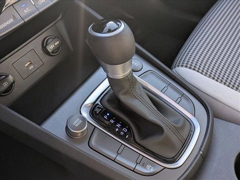 Used 2023 Hyundai Kona SE image 11