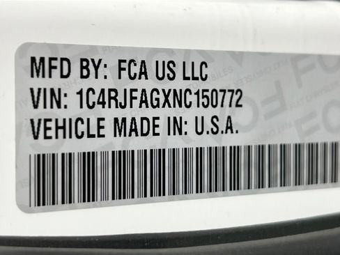 Used 2022 Jeep Grand Cherokee Laredo X image 31