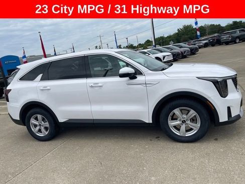 Used 2024 Kia Sorento LX FWD image 1