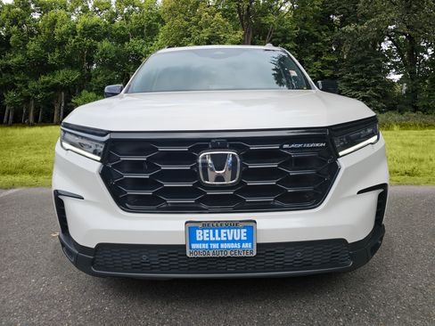 Certified 2025 Honda Pilot Black Edition image 2