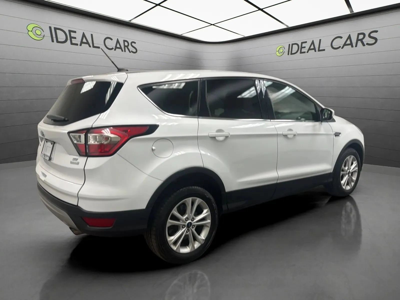 Used 2017 Ford Escape SE FWD image 5