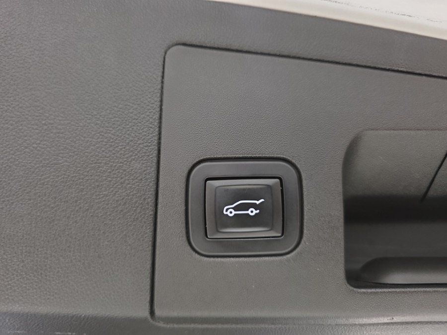 Used 2017 Cadillac XT5 Luxury w/ Driver Awareness Package AWD/4WD image 39