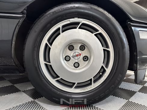 Used 1987 Chevrolet Corvette Coupe RWD image 16