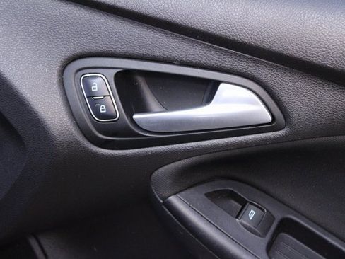 Used 2018 Ford Focus SE image 9