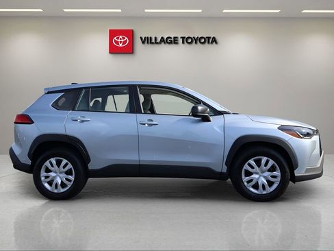 Certified 2023 Toyota Corolla Cross L image 6