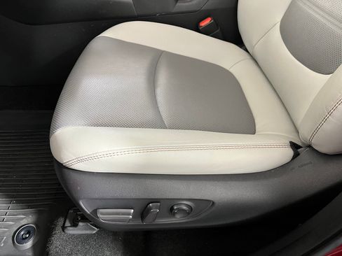 Used 2022 Toyota RAV4 Limited image 12