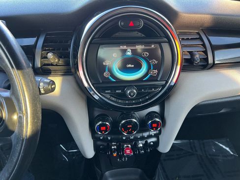 Used 2015 MINI Cooper S image 28