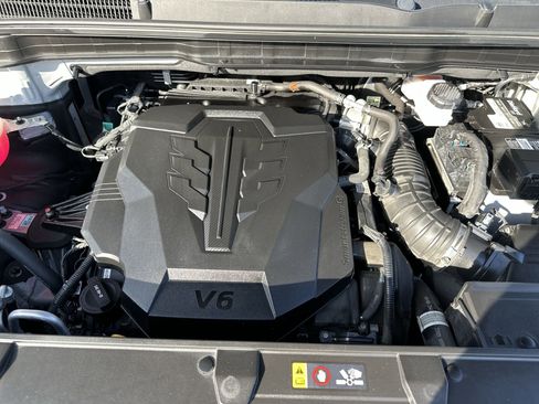Used 2024 Kia Carnival EX FWD image 17