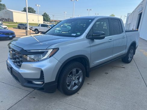 Used 2025 Honda Ridgeline TrailSport image 4