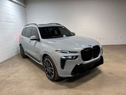 Used 2023 BMW X7 xDrive40i w/ Executive Package AWD/4WD image 4
