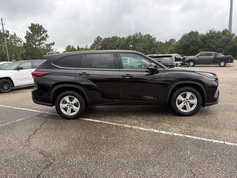Used 2021 Toyota Highlander L FWD image 7