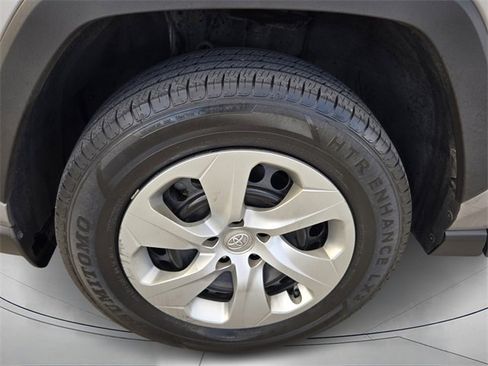 Used 2020 Toyota RAV4 LE image 8