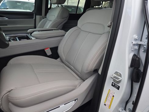 New 2026 Jeep Grand Wagoneer Summit AWD/4WD image 23