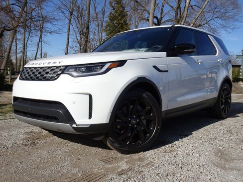 New 2025 Land Rover Discovery S image 1