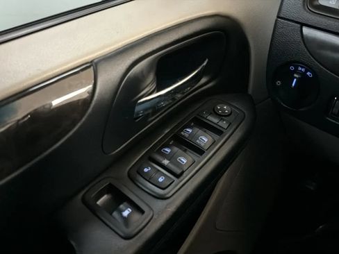 Used 2016 Dodge Grand Caravan SE w/ Quick Order Package 29E SE FWD image 14