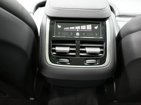 Used 2025 Volvo XC90 B5 Ultra AWD/4WD image 16