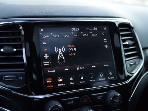 Used 2020 Jeep Grand Cherokee Limited image 12