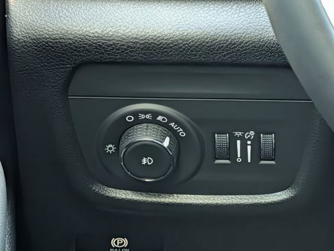 Used 2023 Jeep Grand Cherokee Limited w/ Black Appearance Package AWD/4WD image 24