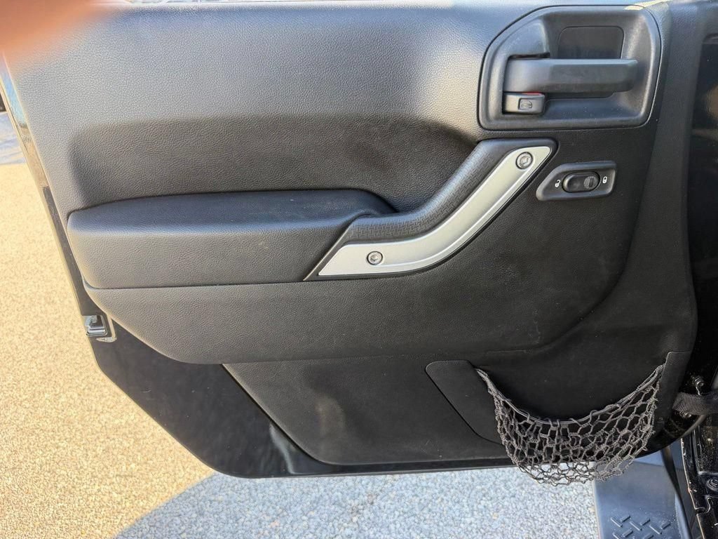 Used 2012 Jeep Wrangler Unlimited Sahara AWD/4WD image 13