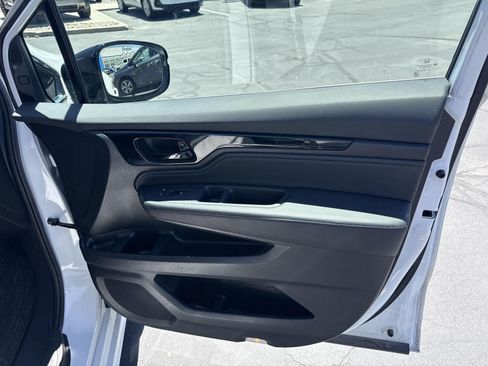 Certified 2025 Honda Odyssey Elite image 32