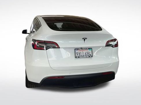Used 2021 Tesla Model Y Long Range AWD/4WD image 8