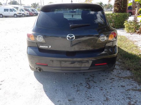 Used 2004 MAZDA MAZDA3 s w/ Moonroof & 6-CD Pkg image 8
