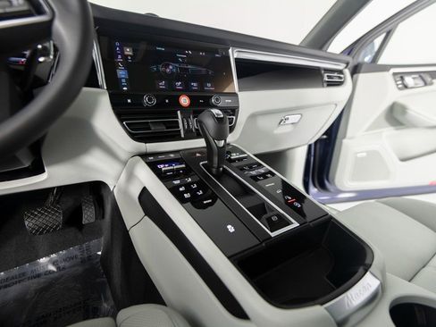 New 2026 Porsche Macan image 29