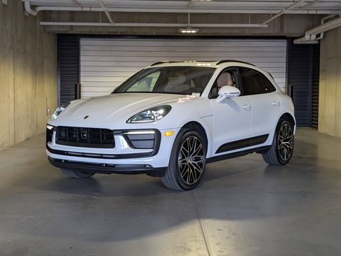 New 2026 Porsche Macan image 1
