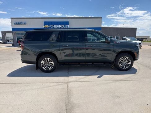 Used 2025 Chevrolet Suburban Z71 AWD/4WD image 7